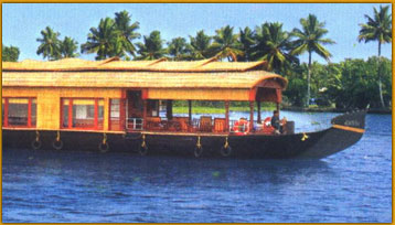 Deluxe Houseboats - Deluxe Houseboats India - Luxurious Houseboats in India