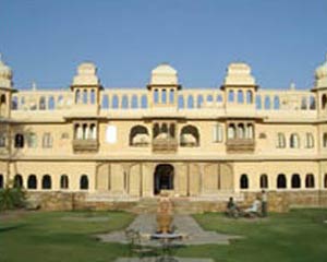 Hotel Fateh Bagh - Front Lawns