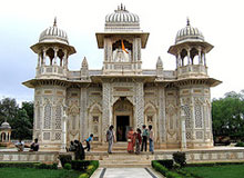 http://www.indianholiday.com/images/tourist-attractions/madhya-pradesh/shivpuri.jpg