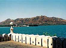 Lakes in Udaipur - Udaipur Lakes Rajasthan - India Lakes in Udaipur Rajasthan