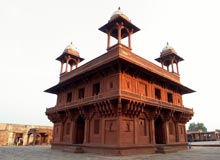Diwan-I-Khas Fatehpur Sikri