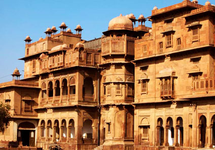 Taj And Ganges Tour