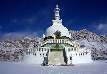 ladakh buddhist stupa