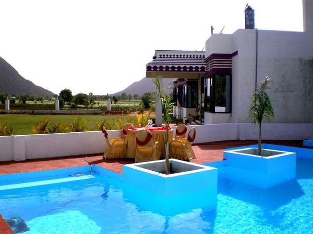 Swimming Pool in Countryside Resort Pushkar