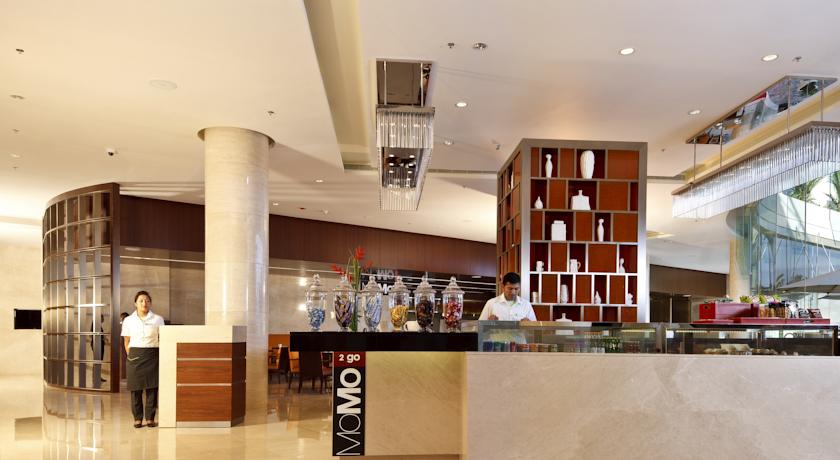 Bar in Courtyard By Marriot Kochi Airport