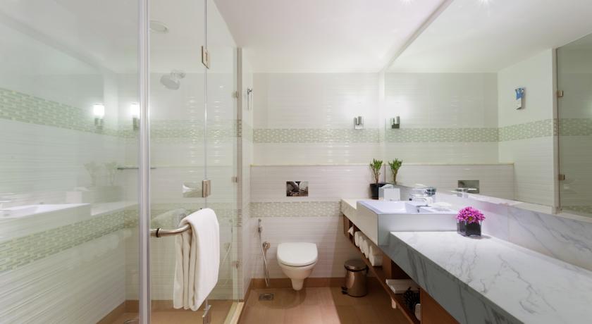 Bathroom in Hotel Fairfield By Marriott Bangalore