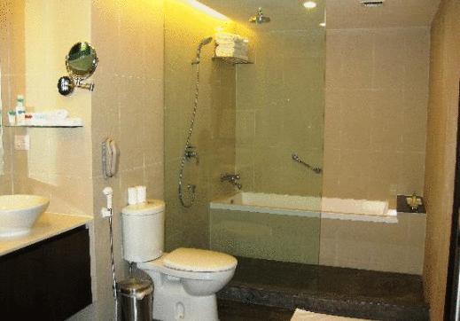 Bathroom in Four Points By Sheraton Jaipur