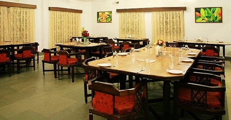 Dining in Glen View Hotel, Pachmarhi
