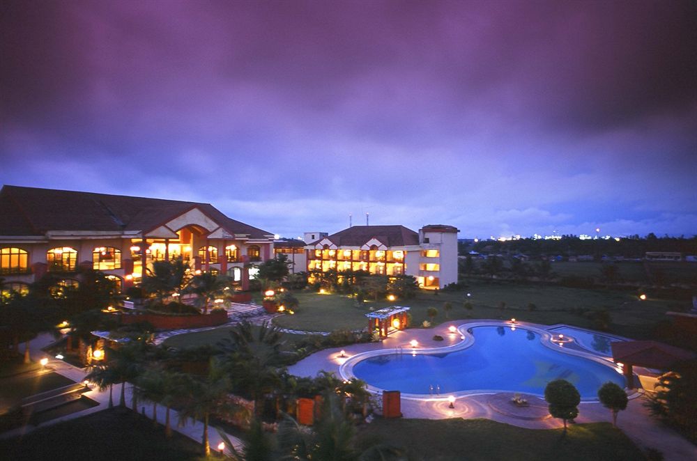 Resort pool in Golden Retreat Haldia