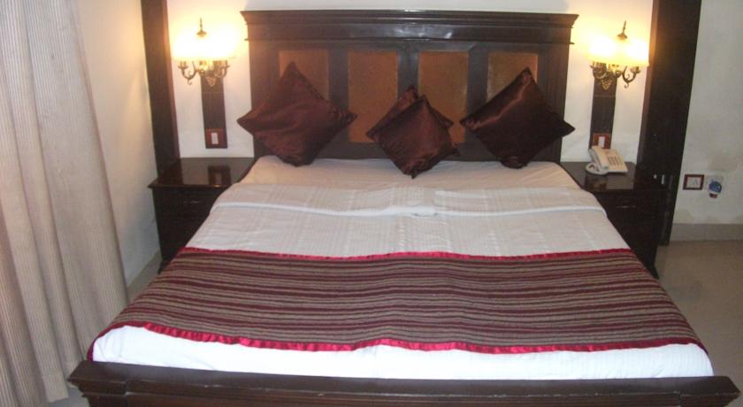Classic Rooms in Hotel Allahabad Regency