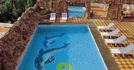 Swimming in Hotel Annamalai International