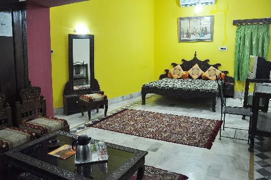 Super-Deluxe-Rooms-in-Hotel-Dhola-Maru