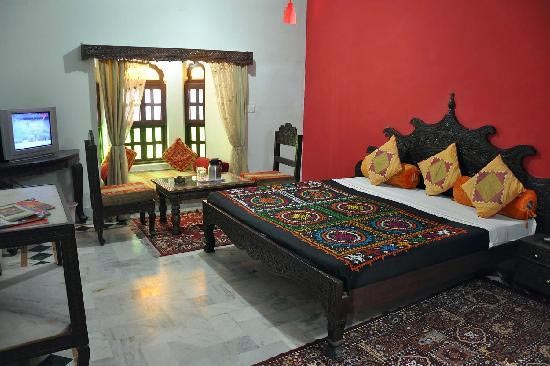 Deluxe-Rooms-in-Hotel-Dhola-Maru