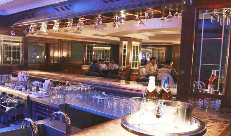 Bar in Hotel Dynasty