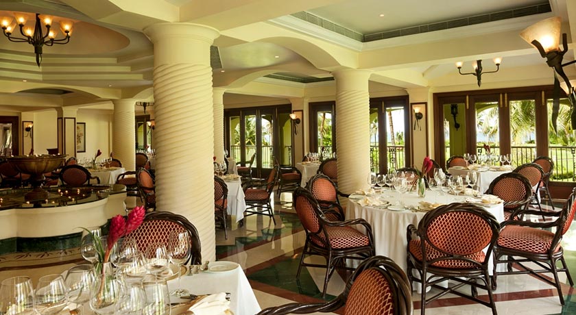 Dining2-Table-in-Taj-Exotica-Goa