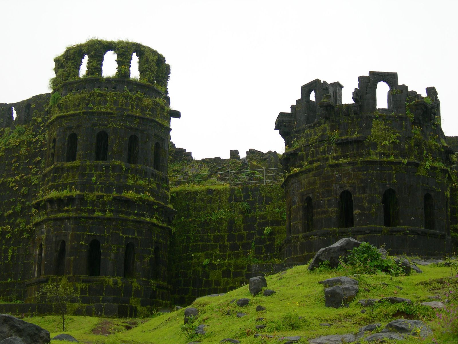 raigad fort towers trip