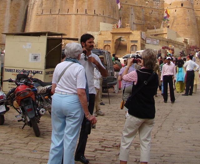 Women-tourists-in-India