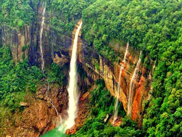 Nohkalikai Falls in Cherrapunji Nohkalikai Falls, Cherrapunji, India