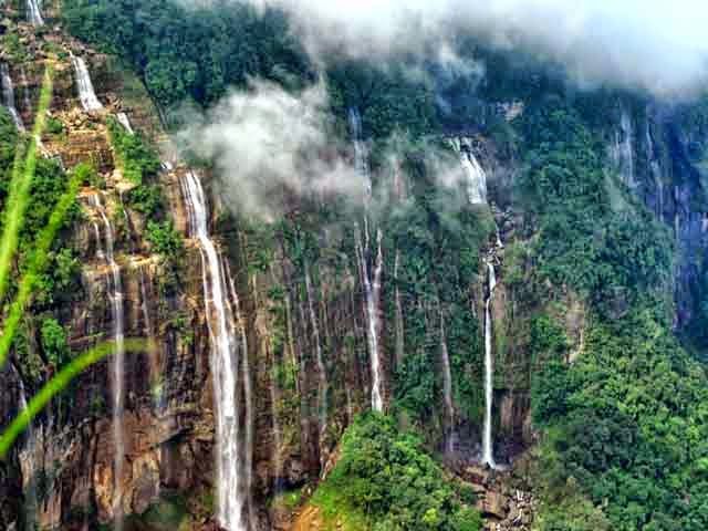 Nohsngithiang Falls in Meghalaya Nohsngithiang Falls