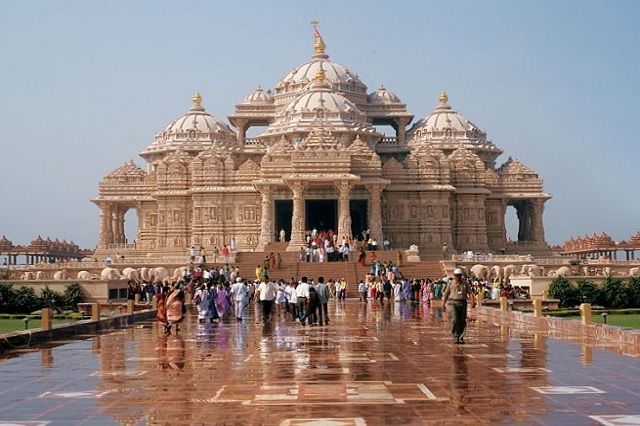 Front view of Akshardham Temple in New Delhi