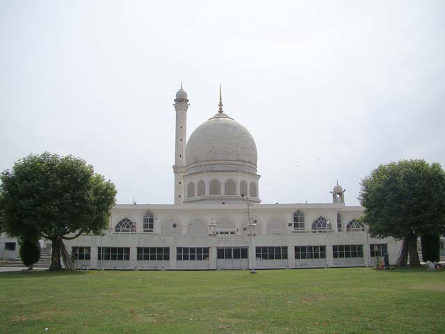 Hazratbal-Mosque-in-Srinagar