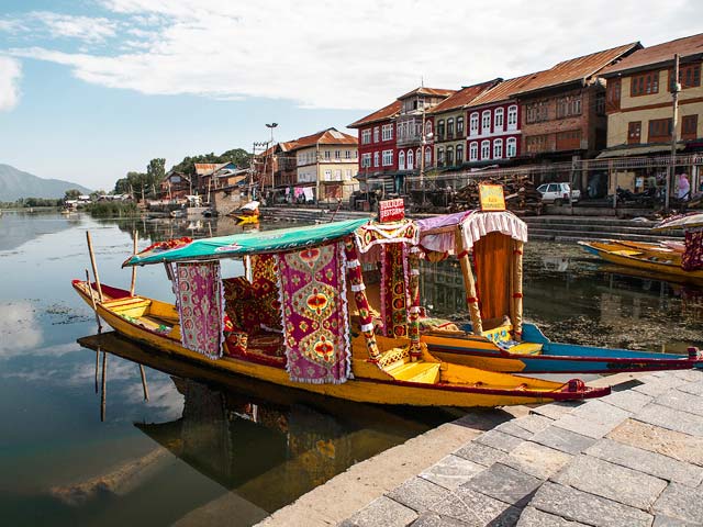 Houseboat-in-Srinagar