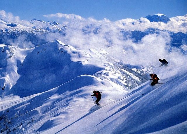 Skiing in Auli