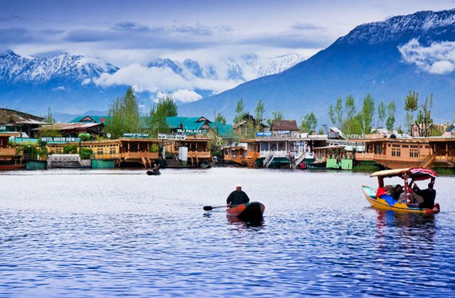 Shikara Ride in Srinagar
