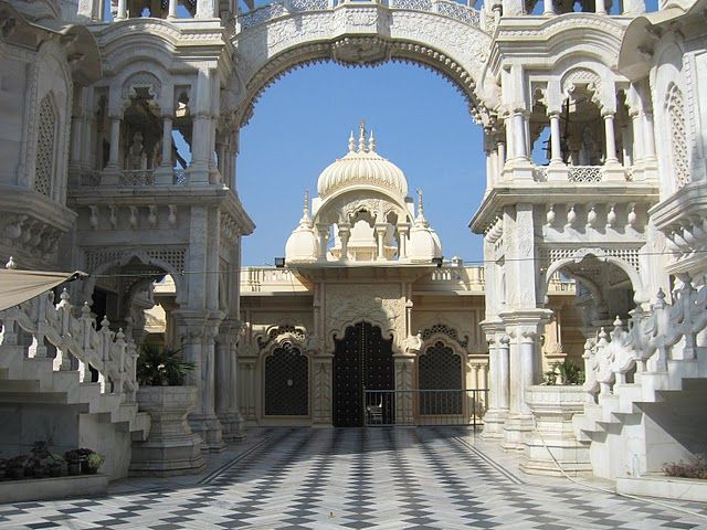 Baanke Bihari Temple