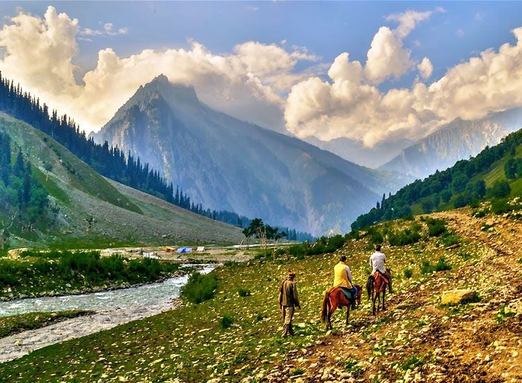 Pahalgam: Honeymoon Destinations in India