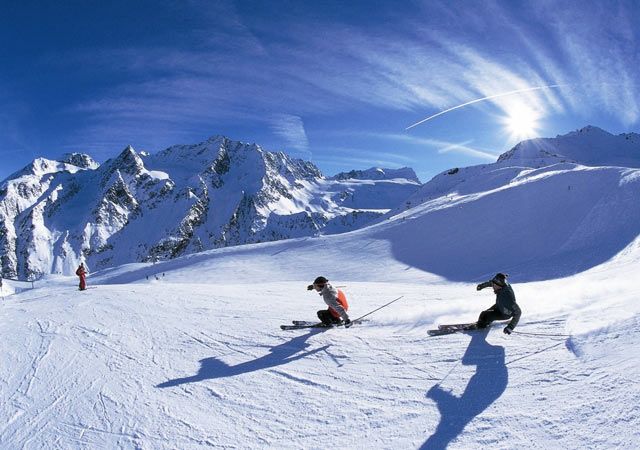 Skiing in Auli