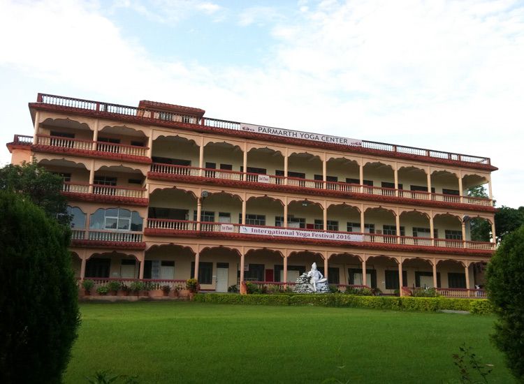 accommodation in rishikesh