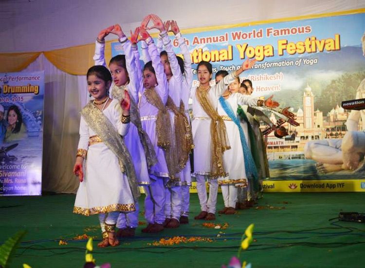 festival-in-rihsikesh-yoga