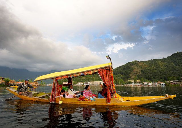 Shikara Ride on Dal Lake in Srinagar, Jammu & Kashmir