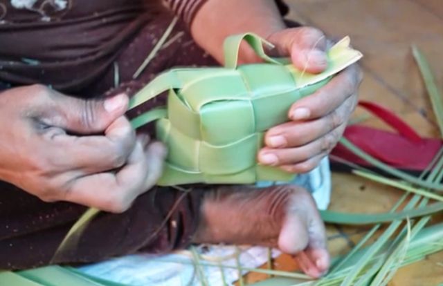 lontar-weaving