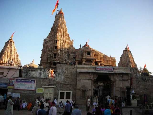 Dwarkadhish Temple: places to visit in dwarka