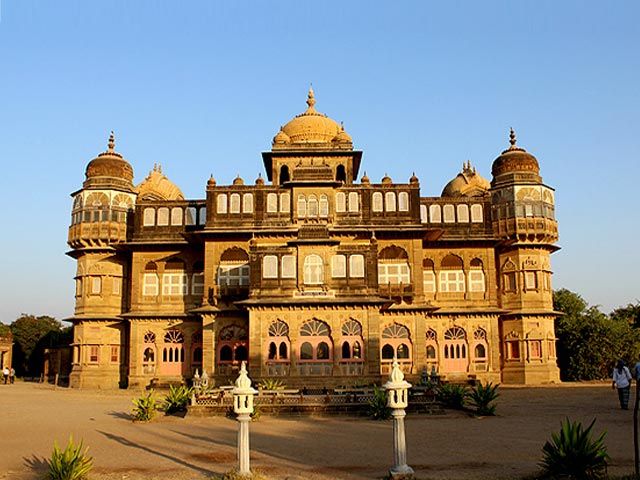 Vijay Vilas Palace: historical places in gujarat