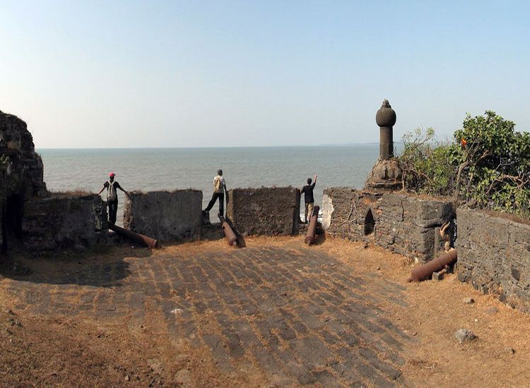 korlai-fort-and-lighthouse
