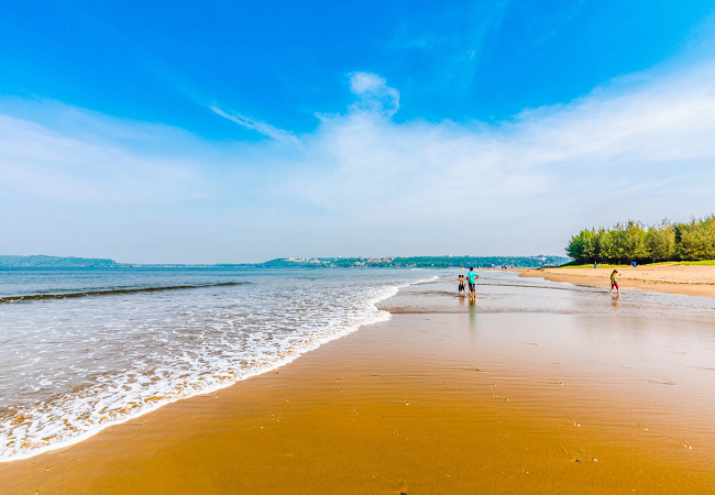 miramar beach north goa