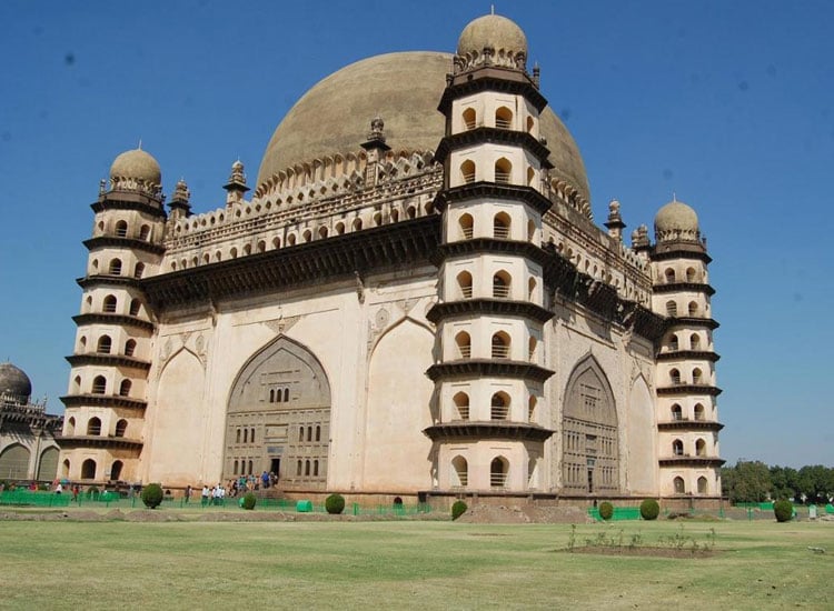 Gol Gumbaj in Bijapur