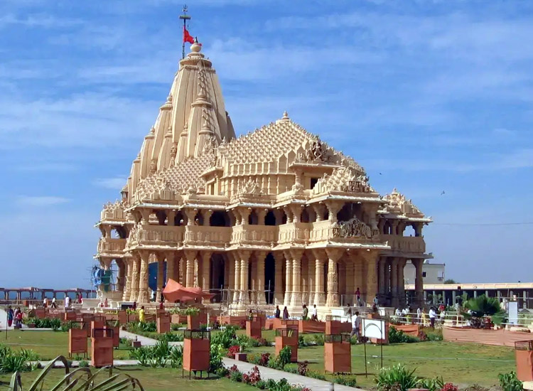 Seek-Blessings-at-the-Somnath-Temple