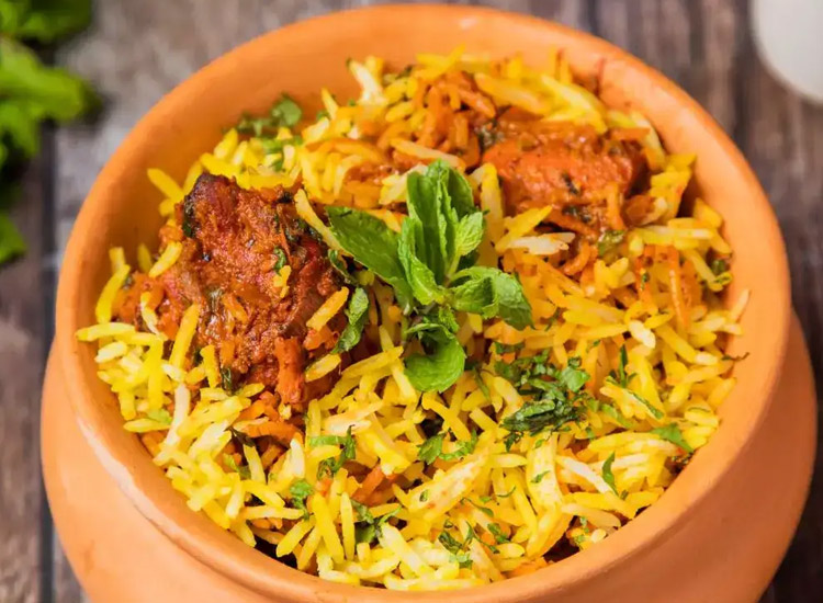 Try-Non-Veg-Delicacies-at-Bhatiyar-Gali
