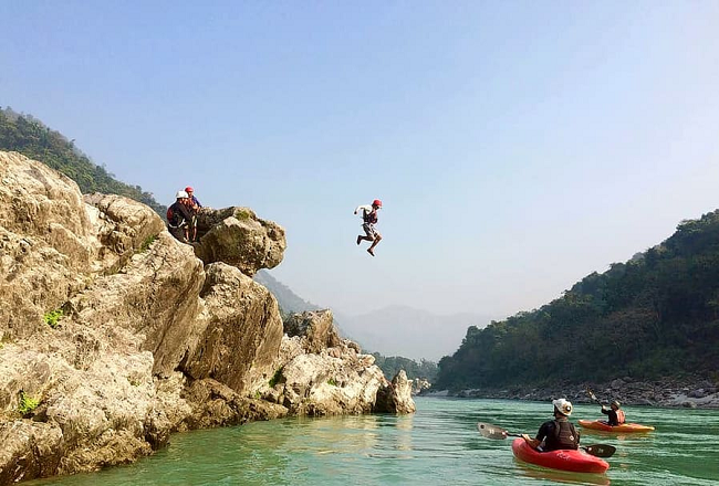 cliff jumping rishikesh
