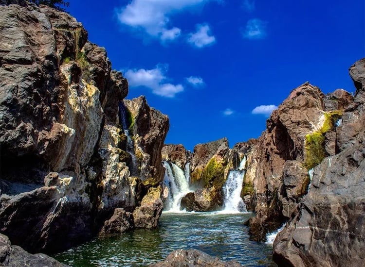 Hogenakkal Waterfalls