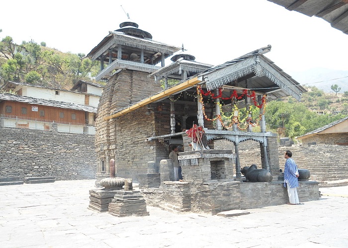 Lakhamandal temple