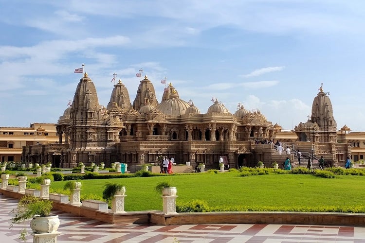 Nilkanthdham Swaminarayan Temple:  Feel the divine vibes