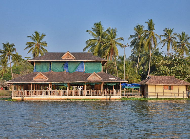 Veli Lake Floating Restaurant, Kerala