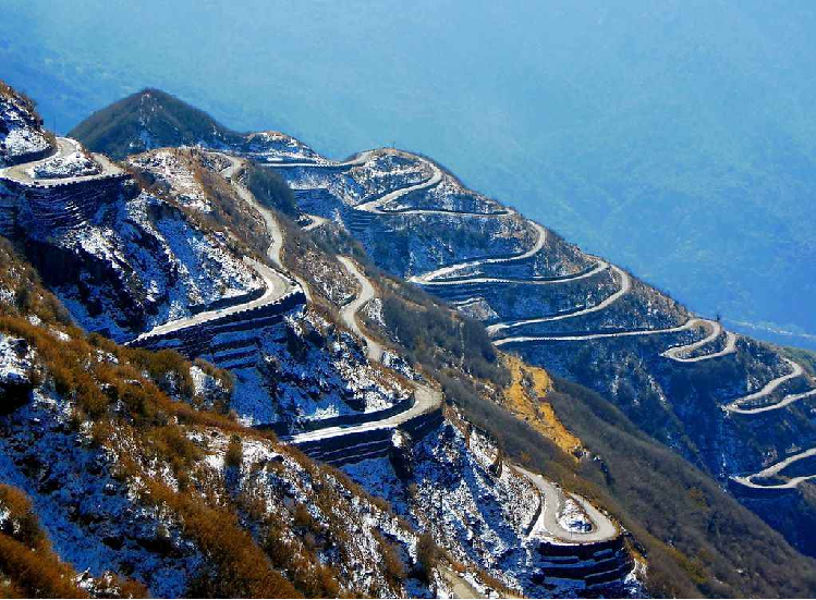 Zuluk village is famous places in sikkim