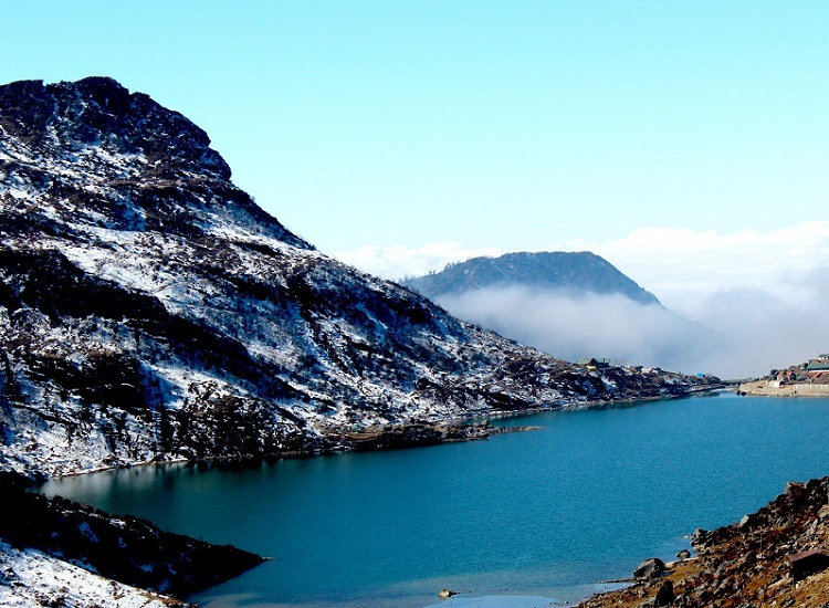 tsomgo lake is best tourist places in gangtok