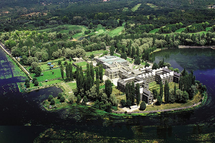 Centaur Lake View Hotel